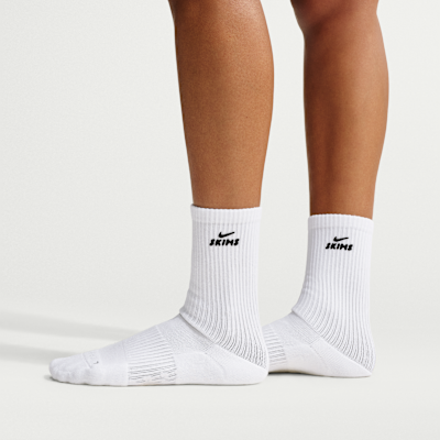 NikeSKIMS Dri-FIT Pilates Grip Crew Socks (1 Pair). Nike.com